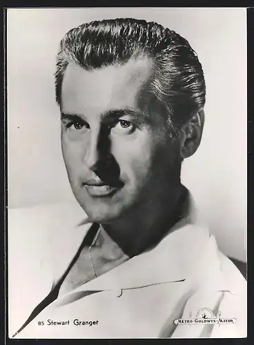 AK Schauspieler Stewart Granger mit stoischem Blick