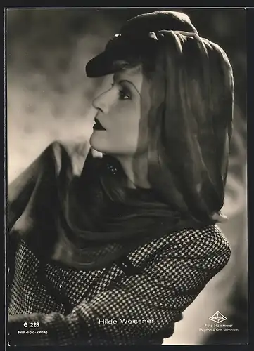 AK Schauspielerin Hilde Weissner in kariertem Kostüm mit Hut