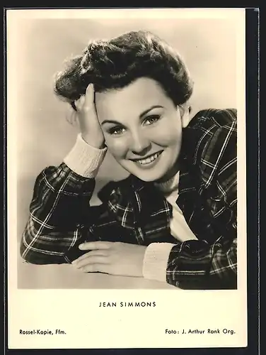 AK Schauspielerin Jean Simmons mit verspieltem Lächeln