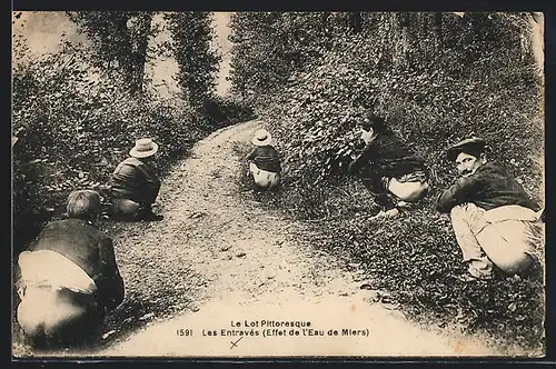 AK Le Lot Pittoresque, Les Entravés -Effet de l`Eau de Miers, Scherz, Defäkierende Kurgäste