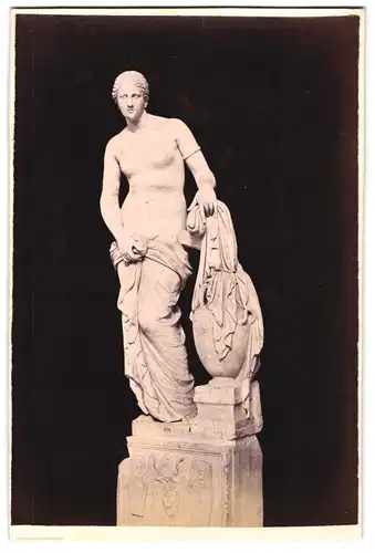 Fotografie unbekannter Fotograf und Ort, Statue: Aphrodite von Knidos