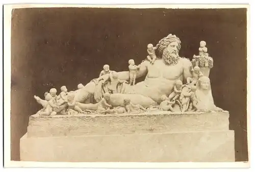 Fotografie unbekannter Fotograf und Ort, Statue: Nilo