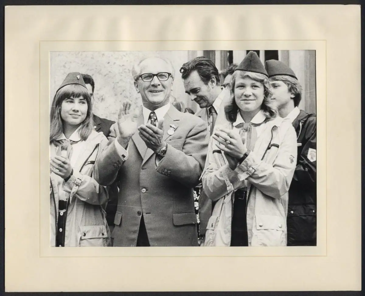 Fotoalbum mit 17 Fotografien Ansicht Werbellin, 25 Jahre Pionierlager WIlhelm Pieck, Werbellinsee 1977, Honecker, DDR 0