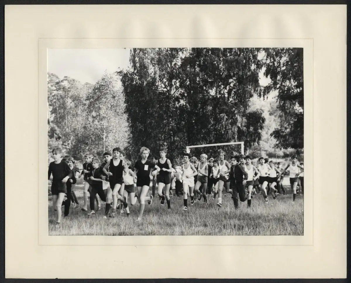 Fotoalbum mit 17 Fotografien Ansicht Werbellin, 25 Jahre Pionierlager WIlhelm Pieck, Werbellinsee 1977, Honecker, DDR 15