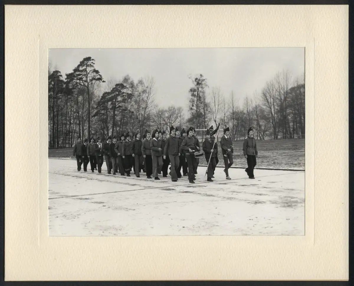 Fotoalbum mit 17 Fotografien Ansicht Werbellin, 25 Jahre Pionierlager WIlhelm Pieck, Werbellinsee 1977, Honecker, DDR 3