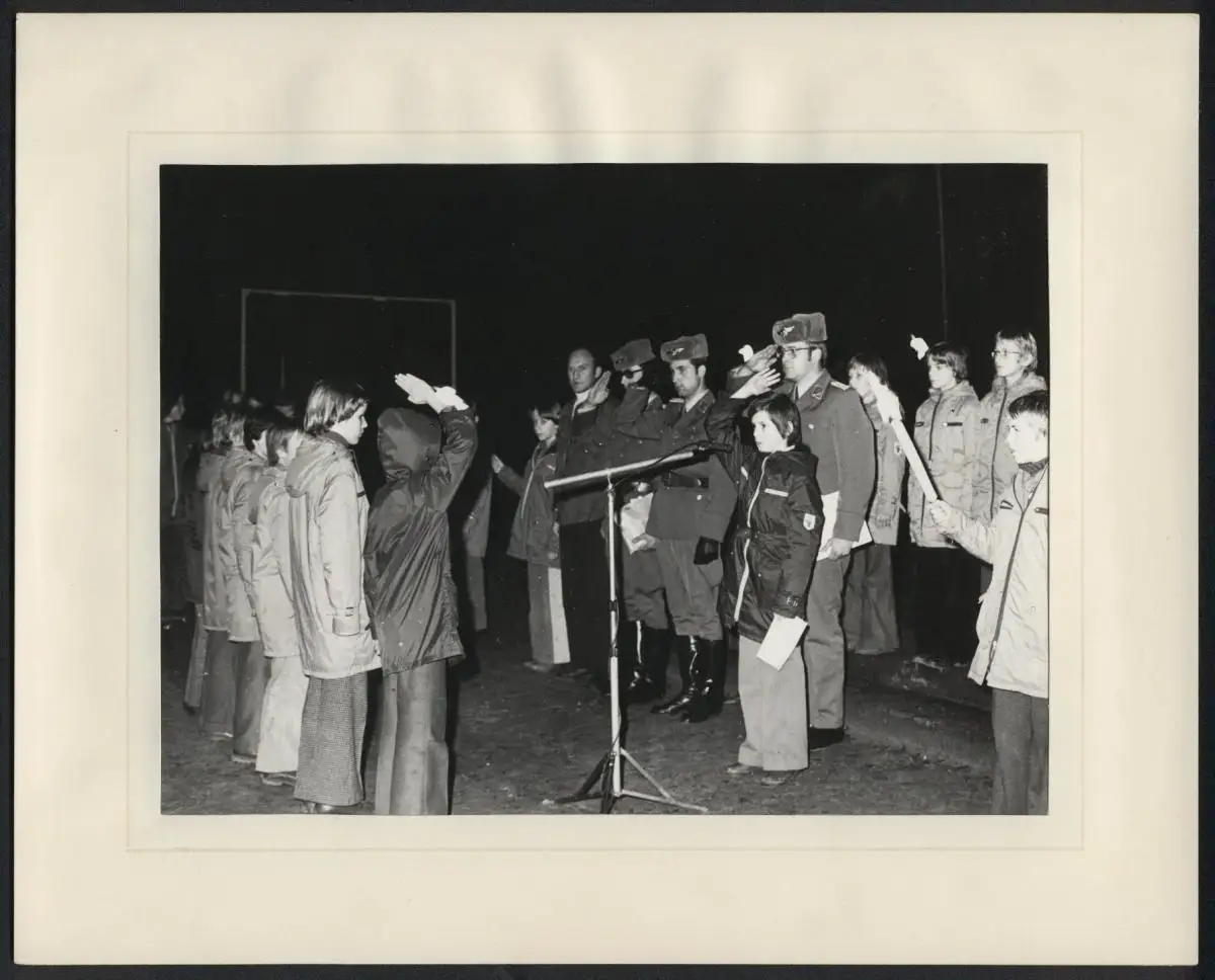 Fotoalbum mit 17 Fotografien Ansicht Werbellin, 25 Jahre Pionierlager WIlhelm Pieck, Werbellinsee 1977, Honecker, DDR 6