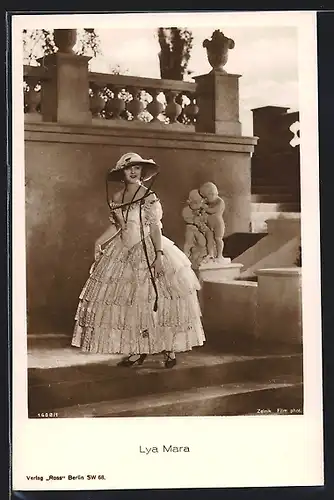 AK Schauspielerin Lya Mara in einem historischen Kostüm