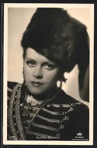 AK Schauspielerin Sybille Schmitz im Kostüm