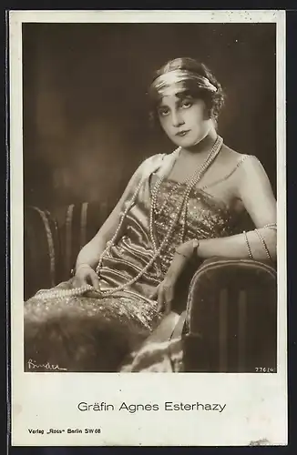 AK Schauspielerin Gräfin Agnes Esterhazy im Festkleid posierend