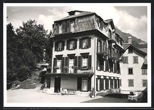 AK Engelberg, St. Josefshaus mit Tischen im Garten