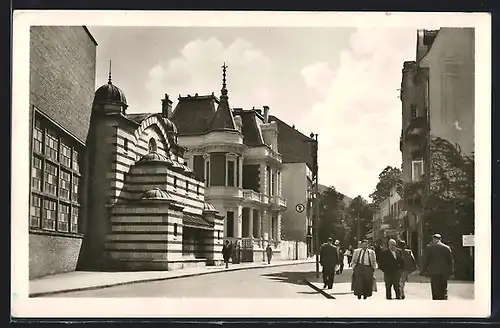 AK Trenc. Treplice, Strassenpartie mit Fussgängern