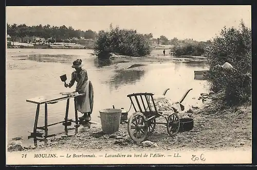 AK Moulins, Le Bourbonnais, Lavandière au bord de l`Allier