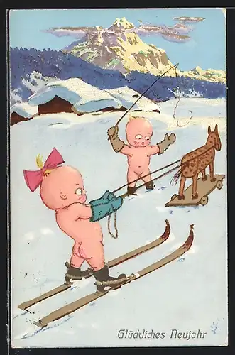 Künstler-AK nacktes Kinder paar mit Spielzeug auf Skiern