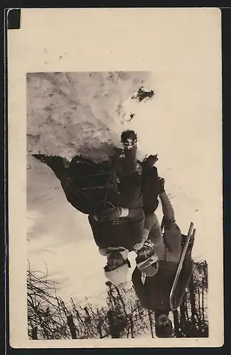 Foto-AK Familie auf einem Schlitten im Schnee