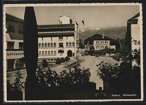 AK Vaduz, Rathausplatz mit Hotel Vaduzer Hof
