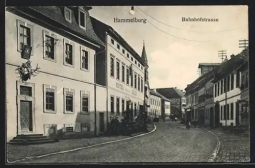 AK Hammelburg, Bahnhofstrasse mit Hotel schwarzer Adler
