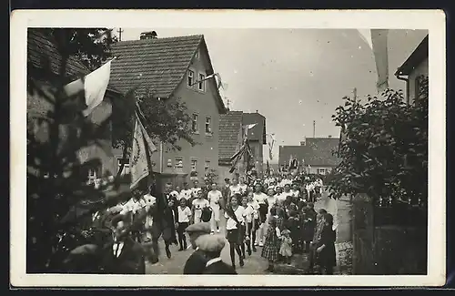 Foto-AK Gochsheim, Kirchweih, Strassenumzug, mit Kindergruppe