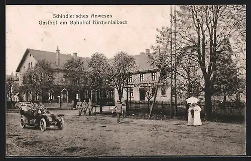 AK Kirchenlaibach, Gasthof von Georg Schindler am Bahnhof mit Auto