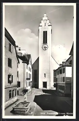 AK Frauenfeld, evang. Kirche mit Brunnen