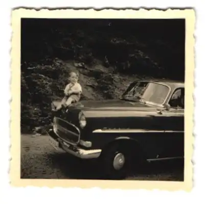3 Fotografien Werner, Mittweida, Auto Opel Rekord, Familie während einer Ausfahrt