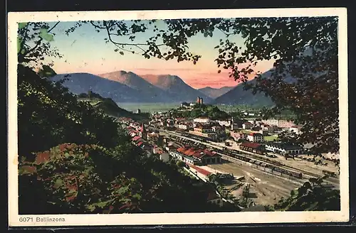 AK Bellinzona, Blick auf die Stadt und den Bahnhof im Vordergrund