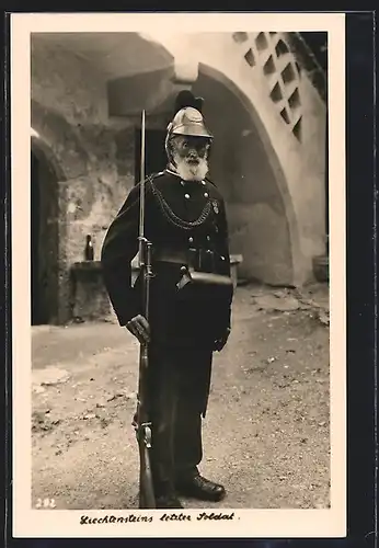AK Vaduz, Lichtensteins letzter Soldat mit Gewehr und Bajonett