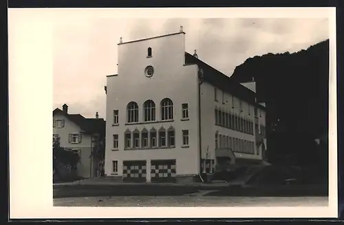 AK Vaduz, Blick von der Strasse zum Rathaus