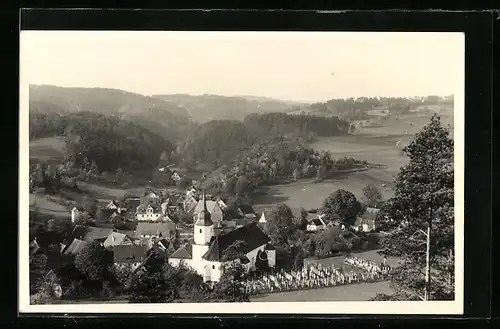 Foto-AK Obertrubach, Aussicht über Dorf mit Kirche