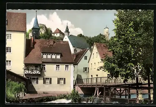 AK Waischenfeld /Fränkische Schweiz, Brücke vor Häusergruppe und Hügel