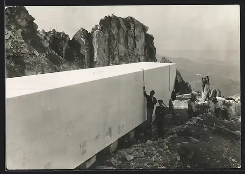 AK Carrara, Arbeiter im Marmor-Steinbruch