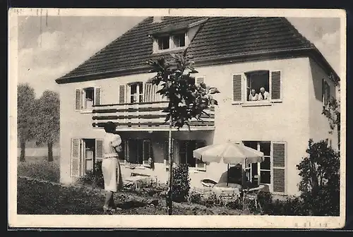AK Bad Neustadt /Saale, Hotel Haus Charlotte, Inh. Ch. Heydel, Terrasse mit Sonnenschirm