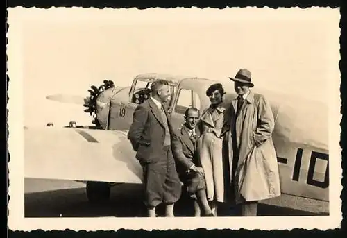 Fotografie Flugzeug, Tiefdecker mit Sternmotor