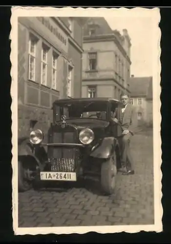 Fotografie Auto Mercedes Benz, PKW mit Kühlerabdeckung und Kennzeichen Berlin