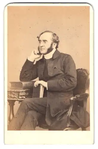 Fotografie Mason and Co., London, Portrait John Cumming, Pfarrer an der Crown Court Church in London, clergyman