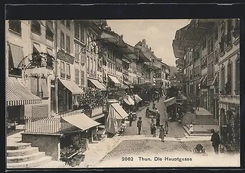 AK Thun, belebte Strassenpartie in der Hauptgasse