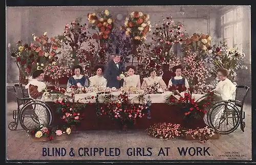 AK Blinde Frauen und in Rollstuhl binden wunderschöne Blumen, Blind & Crippled Girls at Work