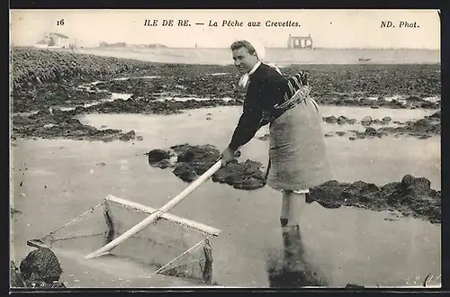 AK Ile de Ré, La Peche aux Crevettes, Krebsfischer bei der Arbeit
