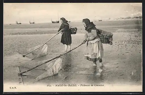 AK Malo-les-Bains, Pêcheuses de Crevettes