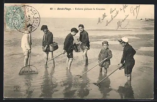 AK Berck-Plage, Enfants pêchant la Crevette, Kinder fischen Garnelen