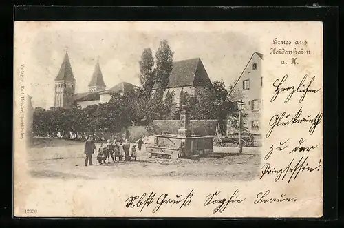 AK Heidenheim a. H., Mann und Kinder vor Brunnen und Kirche
