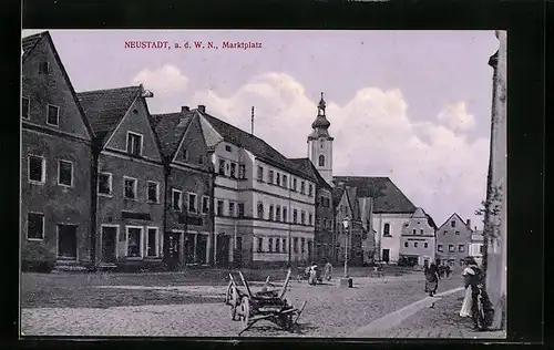 AK Neustadt a. d. W. N., Blick auf den Marktplatz