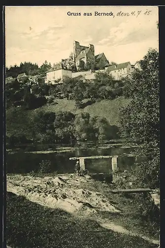 AK Berneck, Blick von unten zur Ortschaft und dem Schloss hinauf