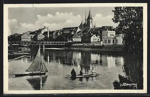 AK Laun / Louny, Ortsansicht mit Brücke, Boot