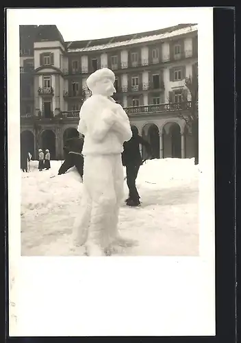 AK Schneeplastik Mann mit Hut und Schnurrbart