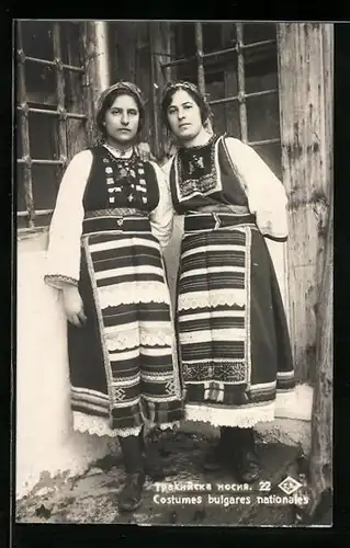 AK Zwei Bulgarinnen in Nationaltracht