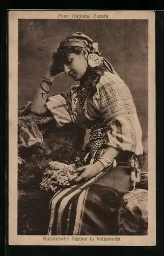 AK rumänische Schöne in Volkstracht