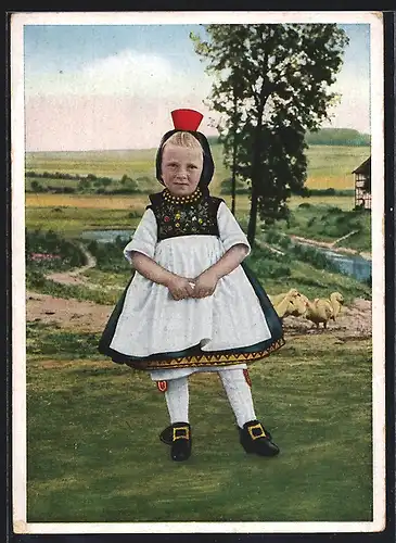 AK Eine kleine Schwälmerin in Tracht