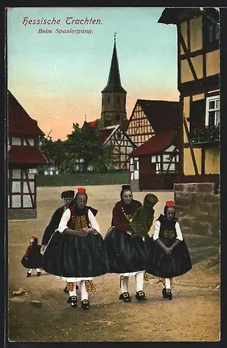AK Junge Frauen beim Spaziergang, Hessische Tracht
