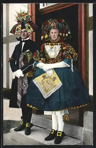 AK Hessische Trachten, Schwälmer Brautpaar im Hochzeitsstaat