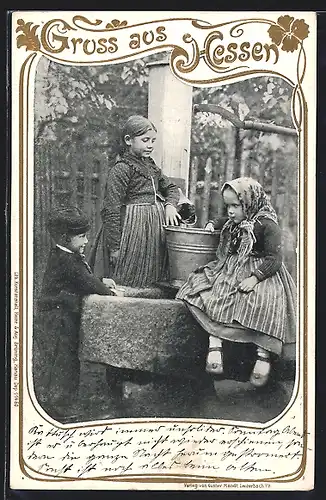 AK Gruss aus Hessen, Kinder in Trachten am Brunnen